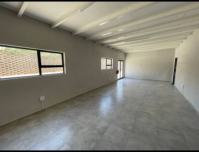 1,214M² WAREHOUSE TO LET IN COSMO BUSINESS PARK